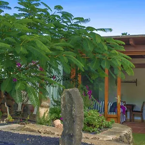 https://tranquila-casita-rural-en-haria.in-canary-islands.com